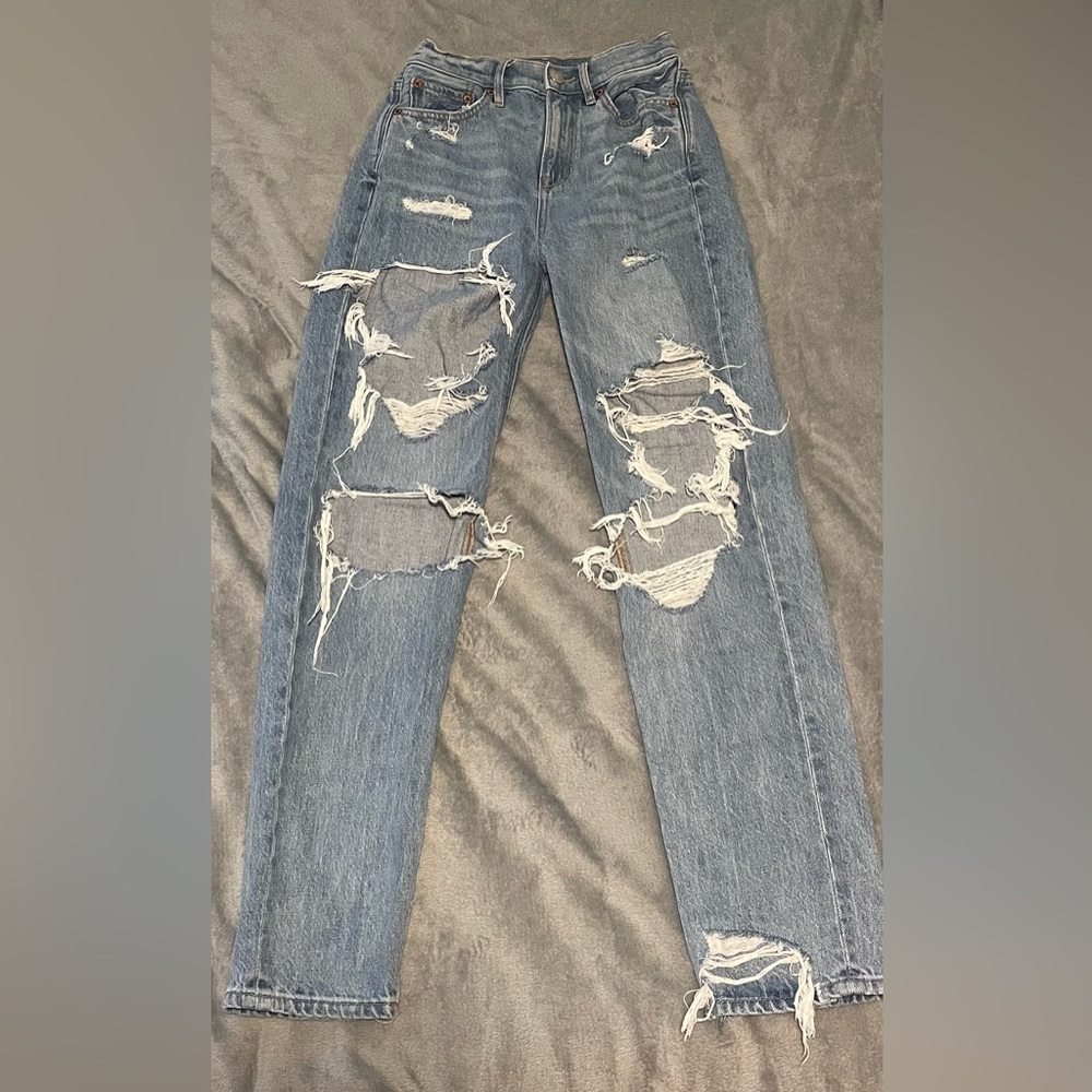 american eagle distressed mom jeans